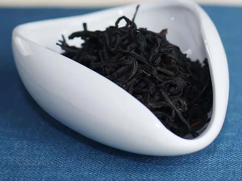 Дикий древний высокогорный теньхунский черный чай