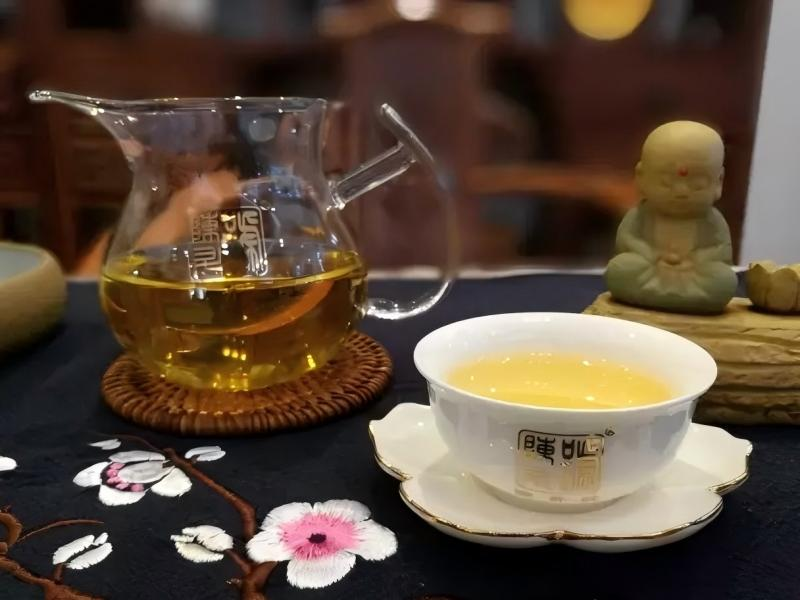 Сырой прессованный пуэр в форме блина